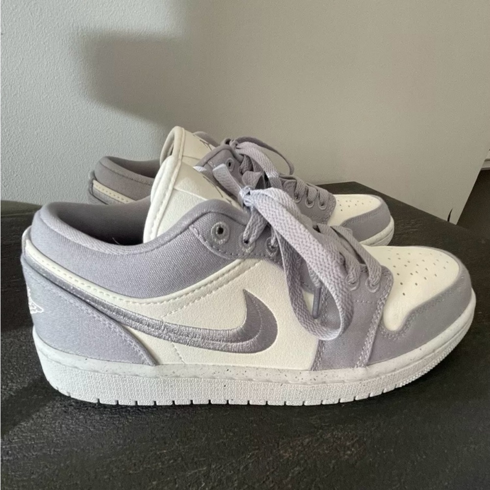 Nike Air Jordan 1 Low SE, Women’s Shoes Size 8, Light Steel Grey/ White